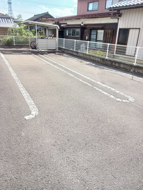 クリスタルコート　Ｃ 駐車場