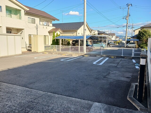スタッドヴェルヴォーグ 駐車場