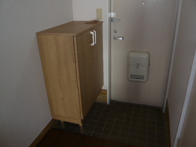 前田ハイツA棟 玄関