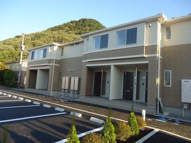 アース・御山 外観