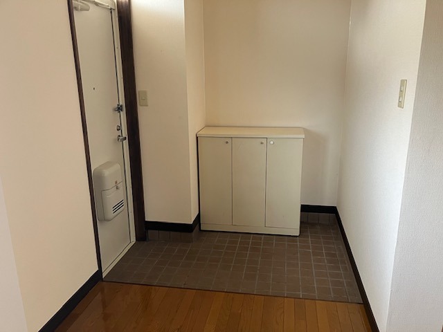 カーサー弥生C 玄関