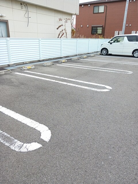 エムズ　プラシード 駐車場