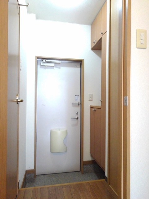 エイトワンＢ 玄関