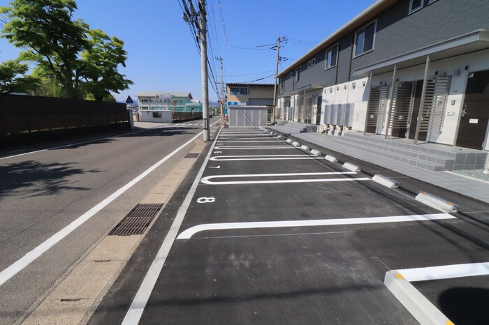 セレスティア八木田 駐車場