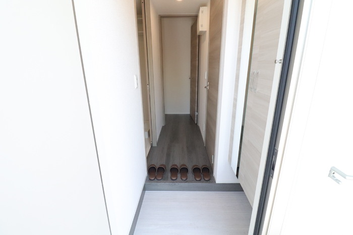 セレスティア八木田 玄関