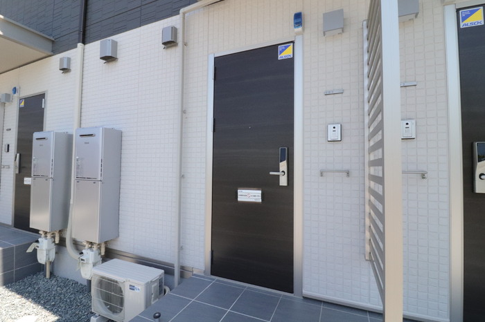 セレスティア八木田 玄関