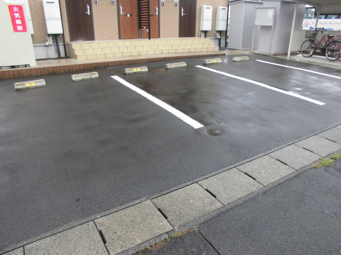 ピュアタウンＦ 駐車場