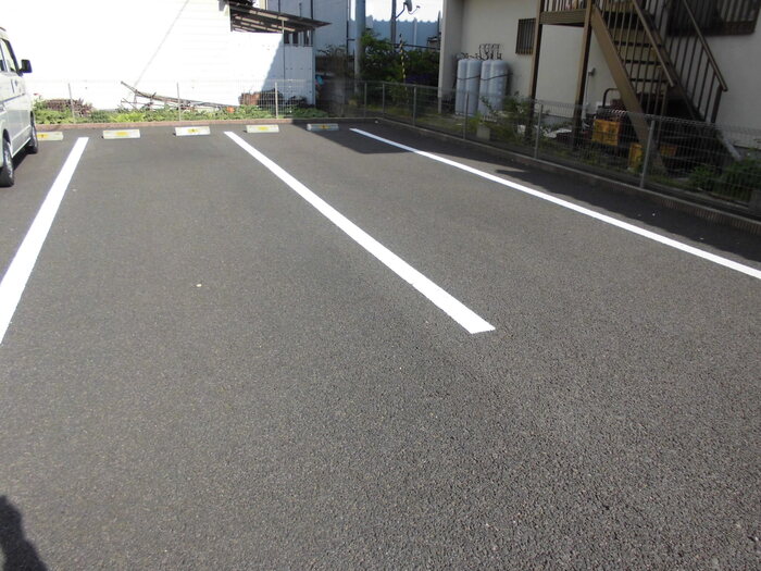 メゾンルミエール 駐車場
