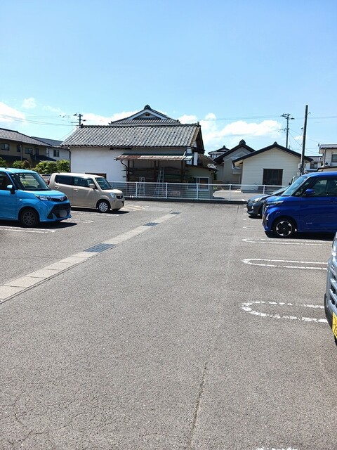 プリュジュールＢ 駐車場