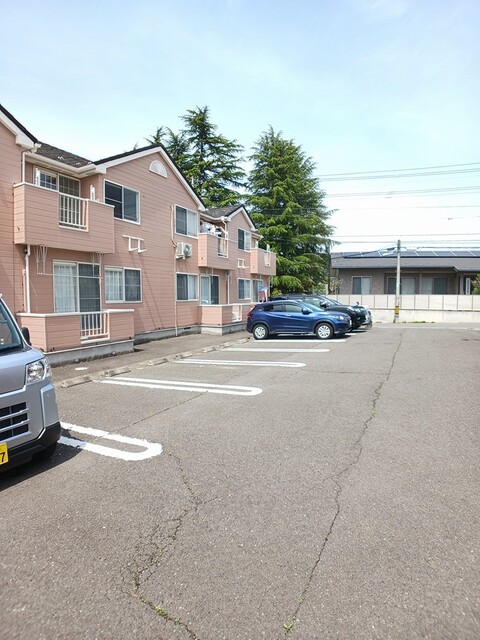 ノエルエスポワールＢ 駐車場