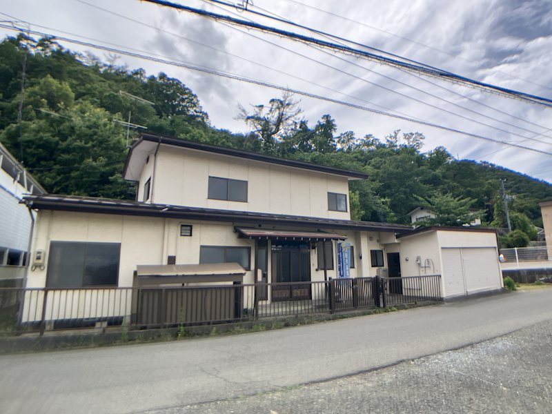山居戸建て 外観
