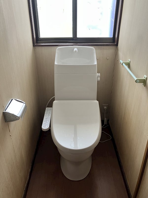 山居戸建て トイレ