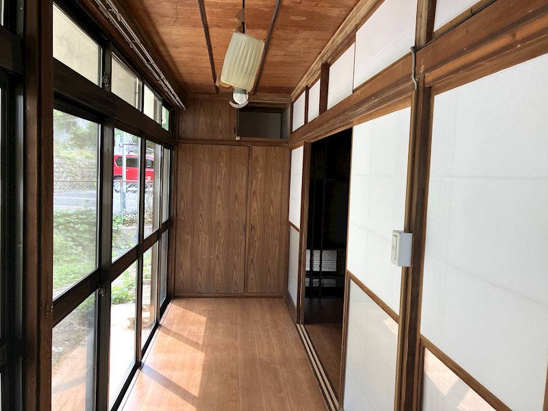 山居戸建て ベランダ