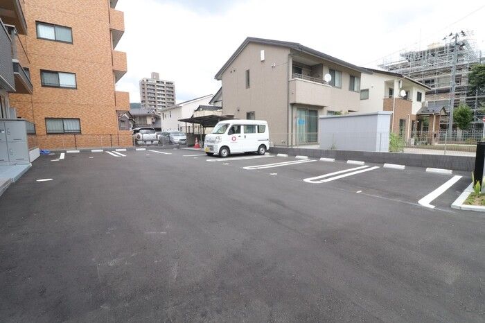 Ｄ－ＲＯＯＭ　野田町 駐車場