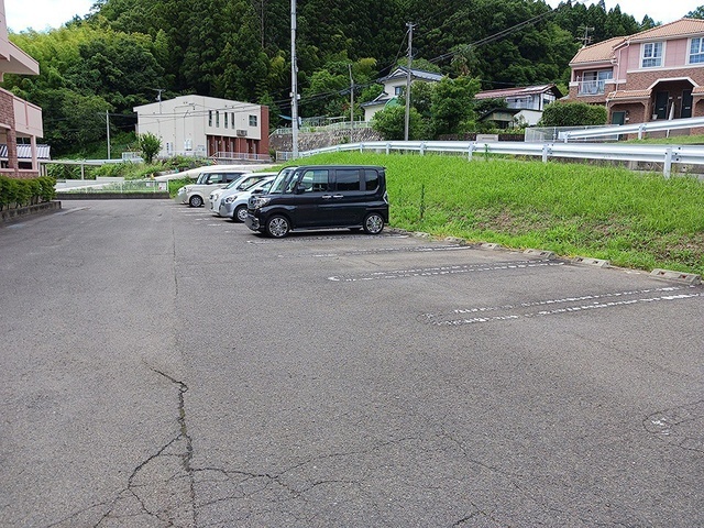 ヒルサイドスクエアⅠ 駐車場