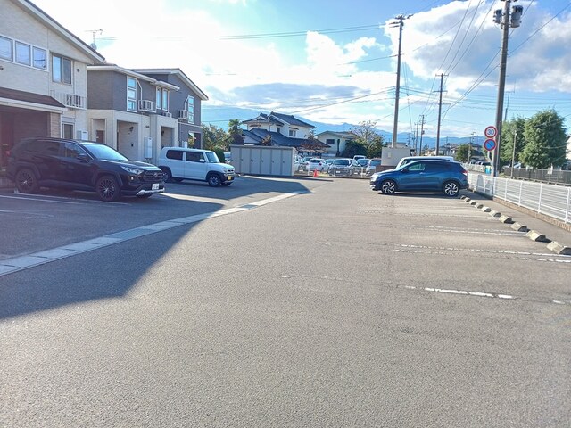 グランセル笹木野Ｂ 駐車場