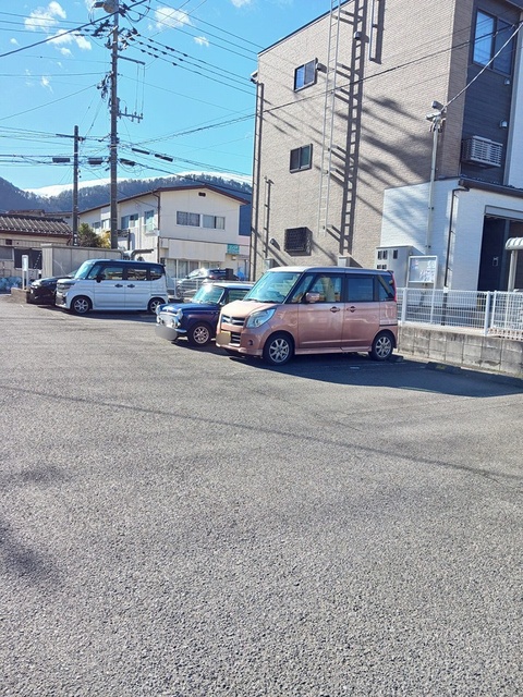 ヒルズタウンⅡ 駐車場