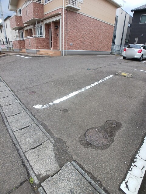 クレメント・レジデンスⅢ 駐車場