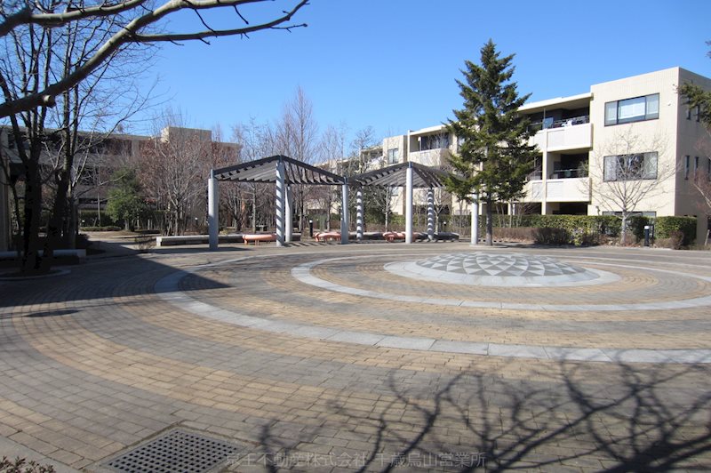 エストライフつつじヶ丘三番館 庭