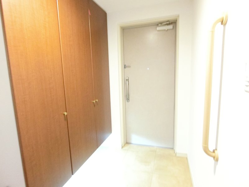 エストライフつつじヶ丘七番館 玄関