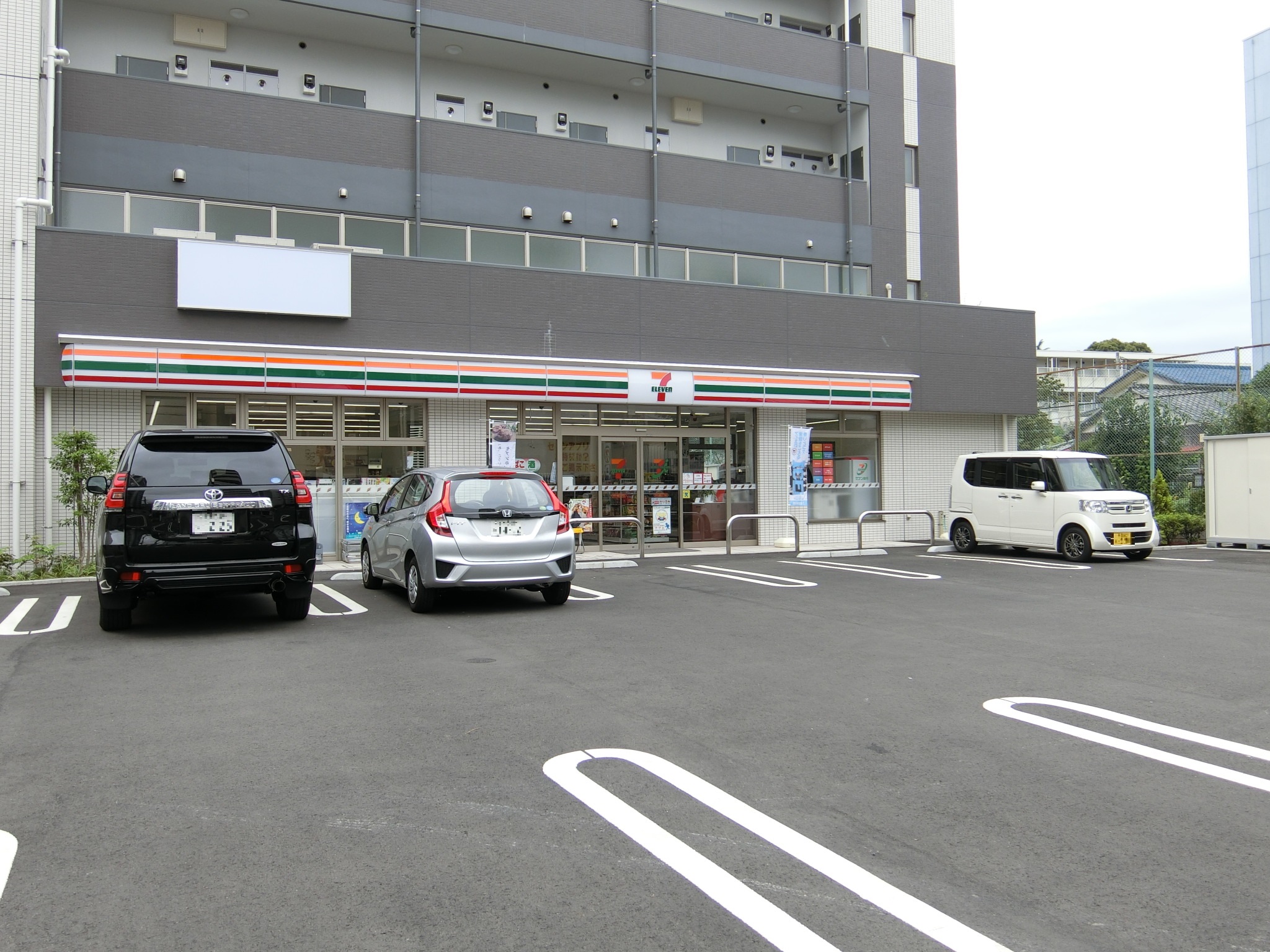 ＡＣＯＬＴ府中緑町 コンビニ