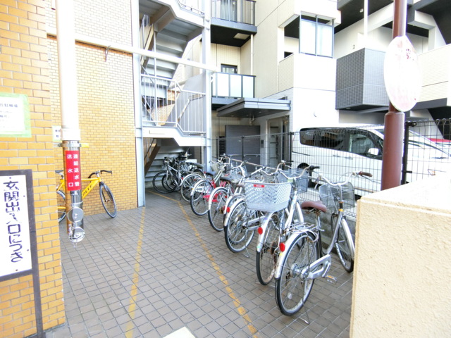 カサヴェール桜ヶ丘 駐車場