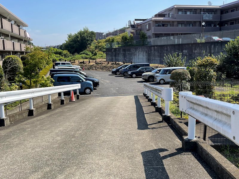 パール呉竹 駐車場