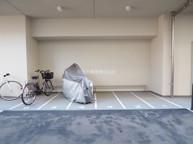 ＭＯＤＩＥＲ　ＹＯＹＯＧＩ　ＲＥＳＩＤＥＮＣＥ 駐車場
