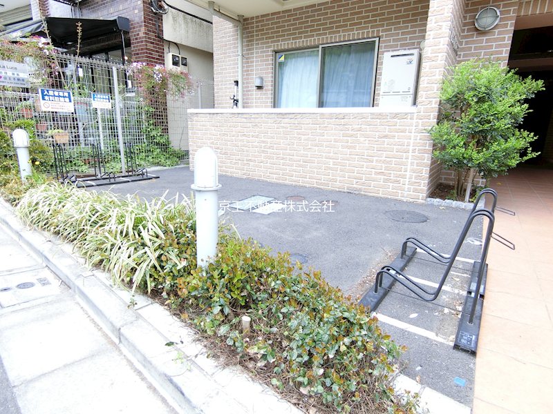 ラルーチェ 駐車場