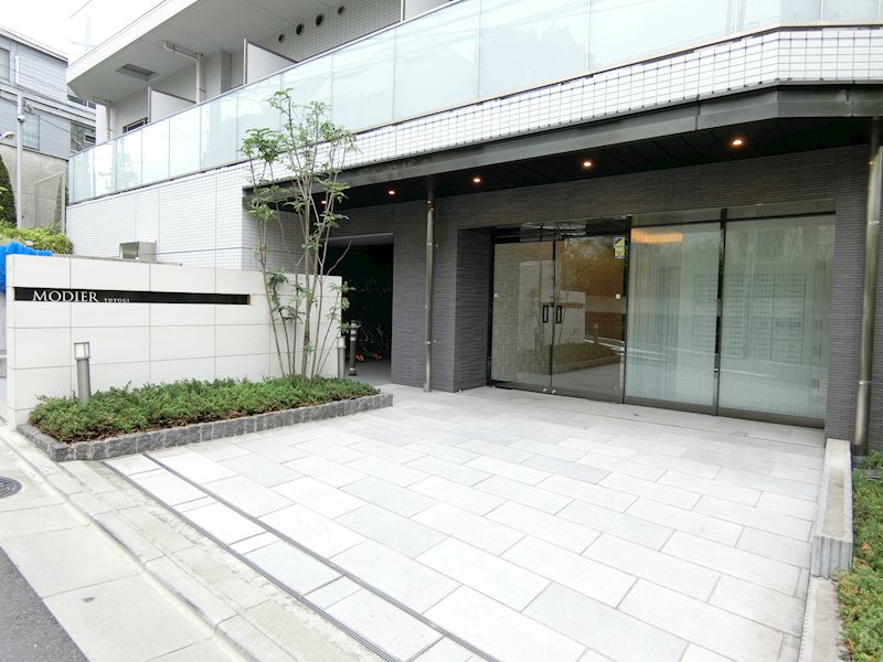 ＭＯＤＩＥＲ　ＹＯＹＯＧＩ エントランス