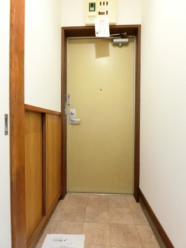 八百重マンション 玄関