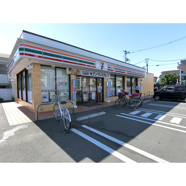 グランドール若松Ⅱ コンビニ