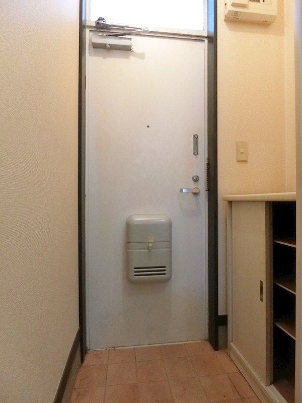 ヒルサイドA棟 玄関