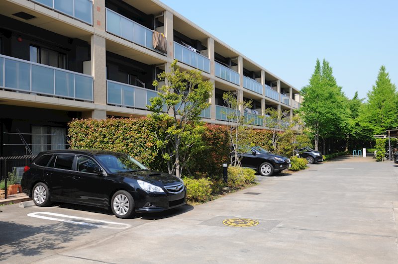 エストライフつつじヶ丘五番館 駐車場
