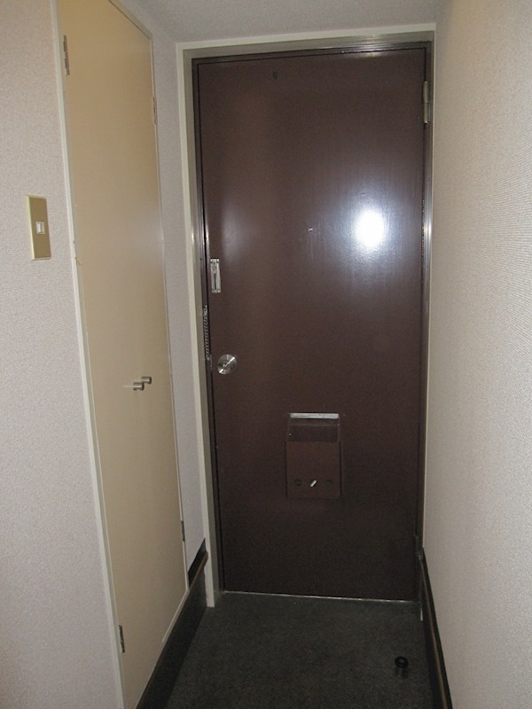 百草園マンション 玄関
