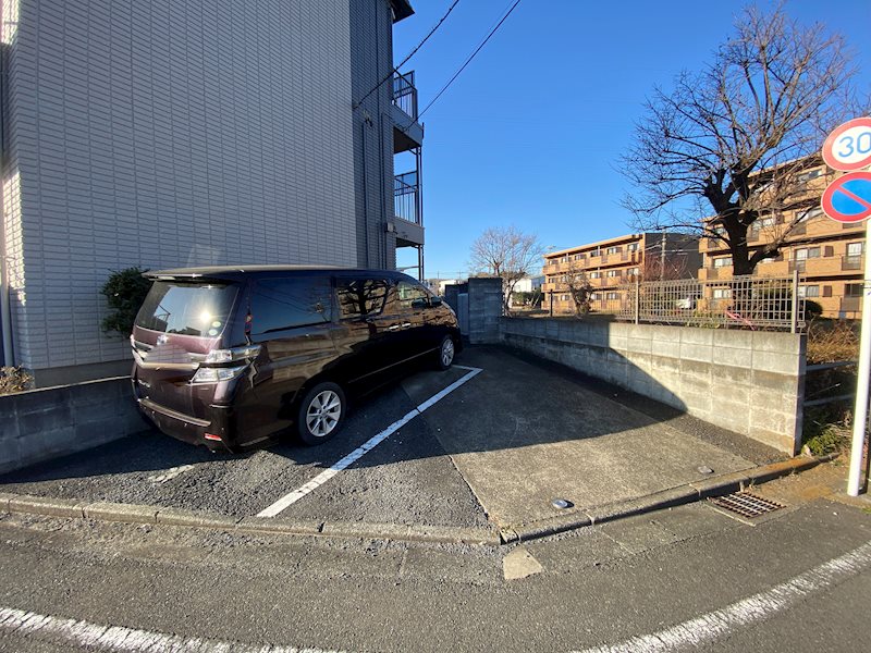 ハイムニューセラ 駐車場