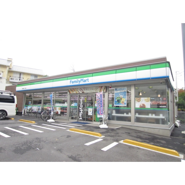 カーサ　プラシード コンビニ