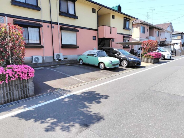 クローカス 駐車場