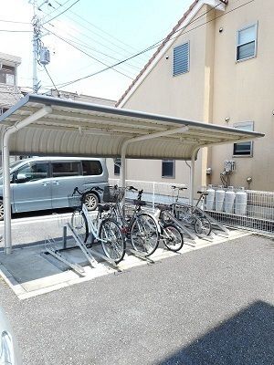 イースト・ワン・Ｋ 駐車場