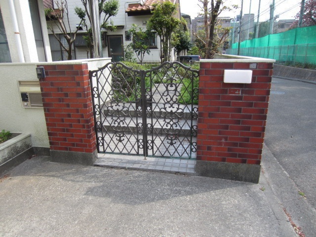 神奈川県横浜市青葉区荏田西５丁目 エントランス