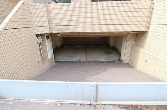 下馬アネックス 駐車場