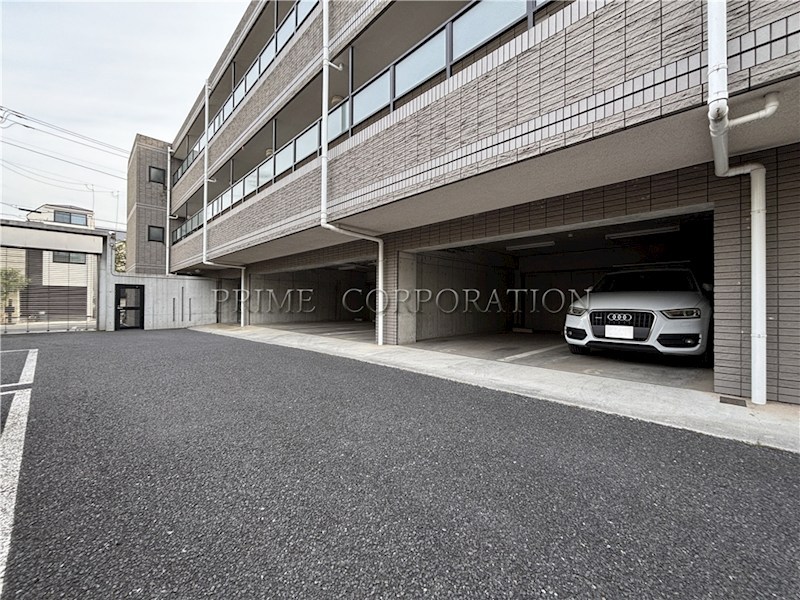 SOCIETY OPUS TWO 駐車場