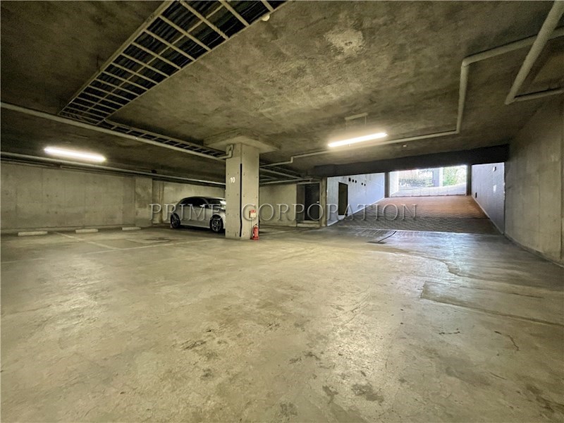 グランマルジュ市ヶ谷 駐車場