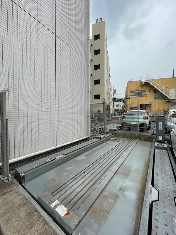 i-Suite HigashiNakano 駐車場