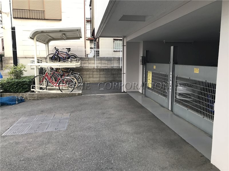 コンフォリア中野 駐車場