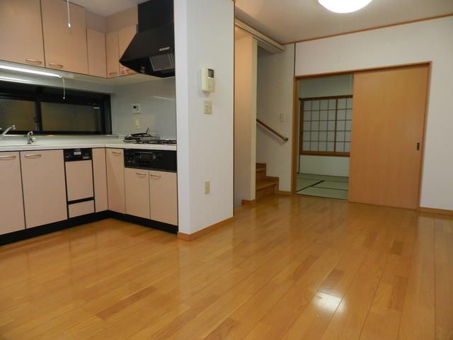 小日向1丁目戸建 リビング