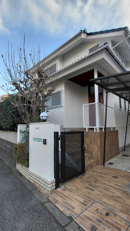神奈川県横浜市青葉区新石川２丁目 玄関