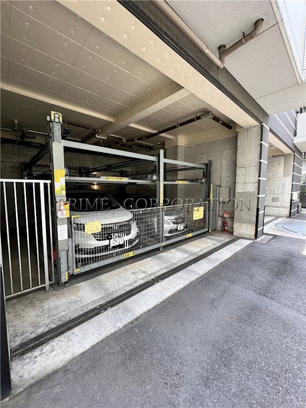 カスタリア三宿 駐車場
