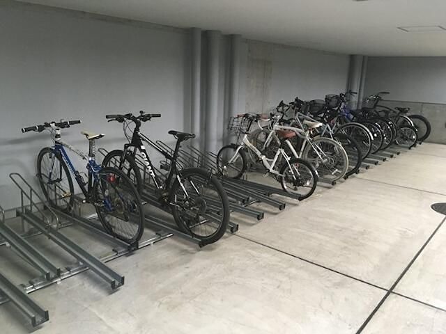 エスティメゾン中野 駐車場