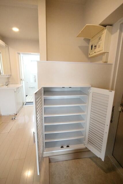 白金今里アパート 玄関